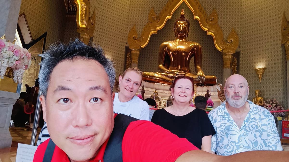 Is Hiring a Private Guide in Bangkok Worth It?